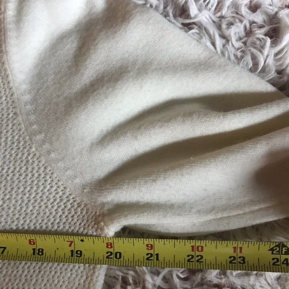 🦢Soft cream colored cowl neck sweater - Picture 7 of 8